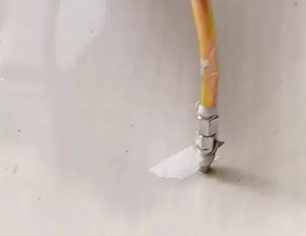 无棣瓷砖空鼓维修公司专业解答在瓷砖铺贴过程中，如果使用的砂料过粗（如全部使用了粗砂），可能会导致以下问题